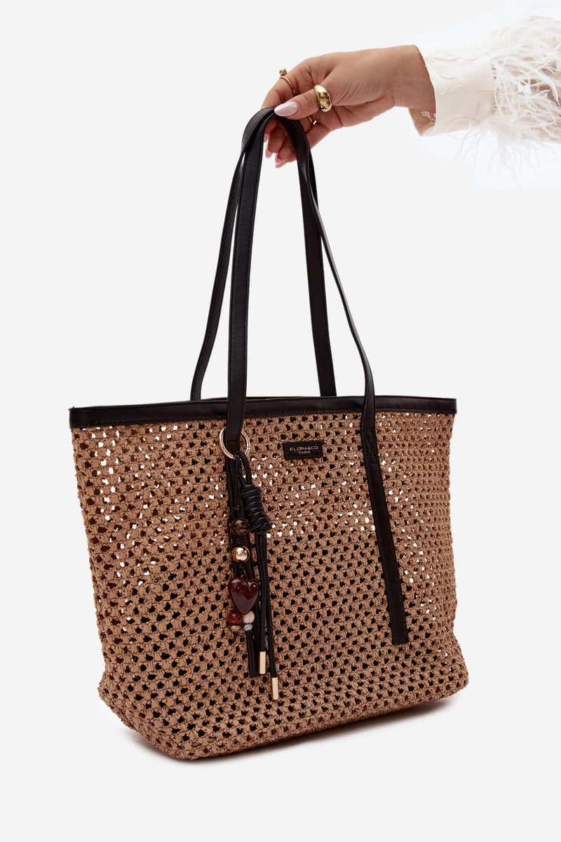 Černá shopper taška Flora&Co s přívěskem 2