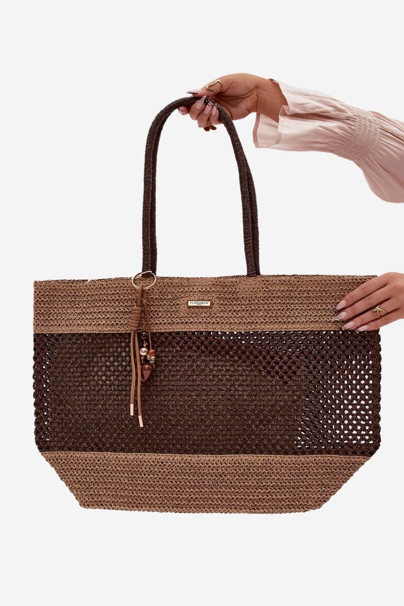 Flora&Co hnědá pletená shopper taška s přívěskem 3