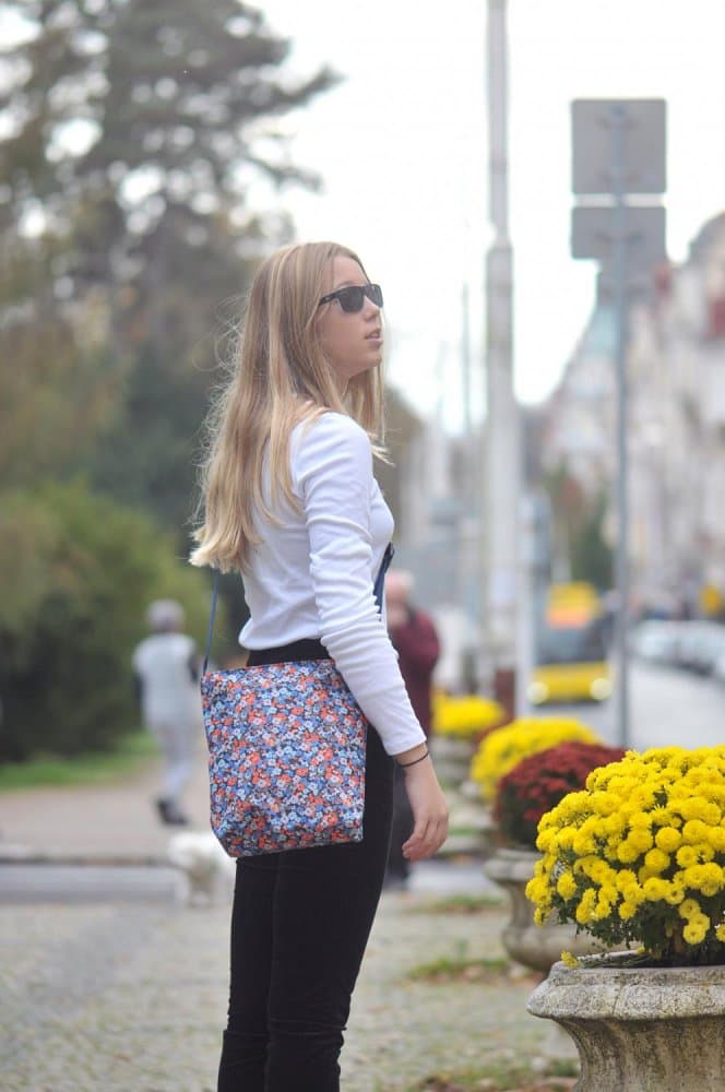 Kabelka s květinovým vzorem modrá Shoulderbag S viola blue HY4091 2