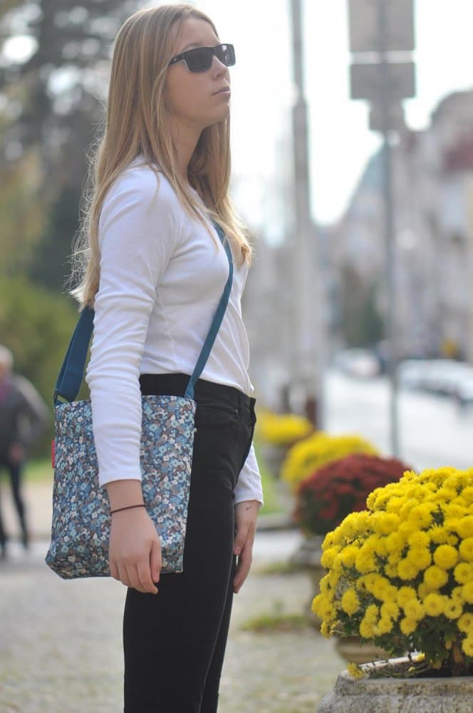 Kabelka přes rameno Reisenthel Shoulderbag S viola celeste HY4090 2