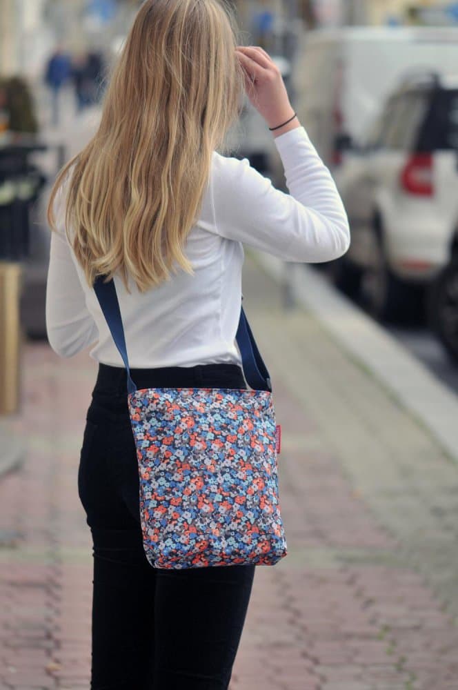 Kabelka s květinovým vzorem modrá Shoulderbag S viola blue HY4091 5