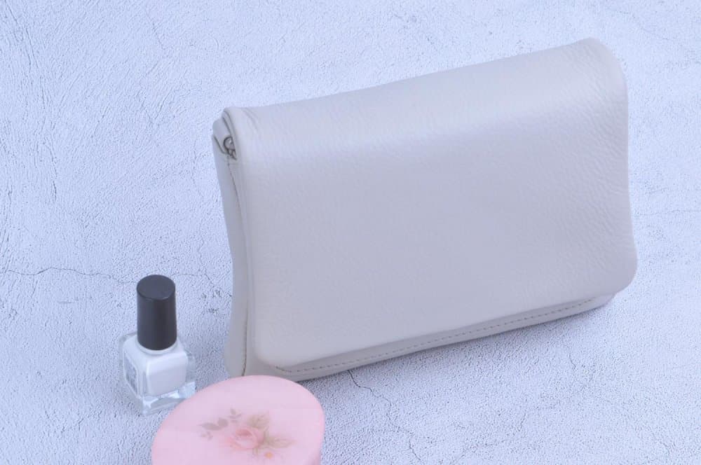 Malá kožená crossbody kabelka ET-0985 světle šedá 6