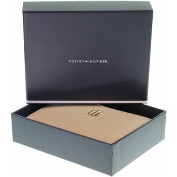 Tommy Hilfiger dámská peněženka AW0AW11616 ABR sandrift 3