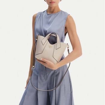 Kabelka Guess Darcy Mini Tote, béžová 4