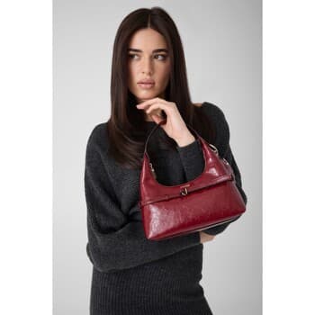 Kabelka Guess Taylor Mini Hobo, vínová 3