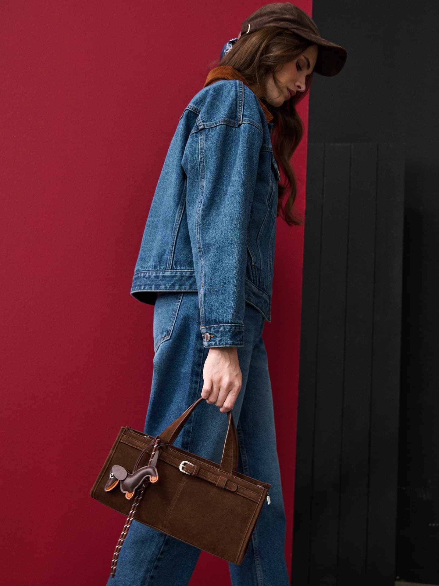 Crossbody kabelka z imitace semiše, hnědá 2
