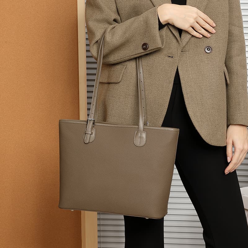 VALMIO Kožená dámská kabelka Pelora - béžová 3