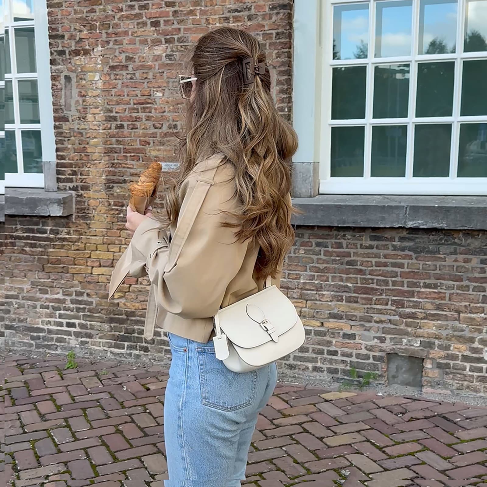 Crossbody kožená kabelka Burkely Moja, krémová 6