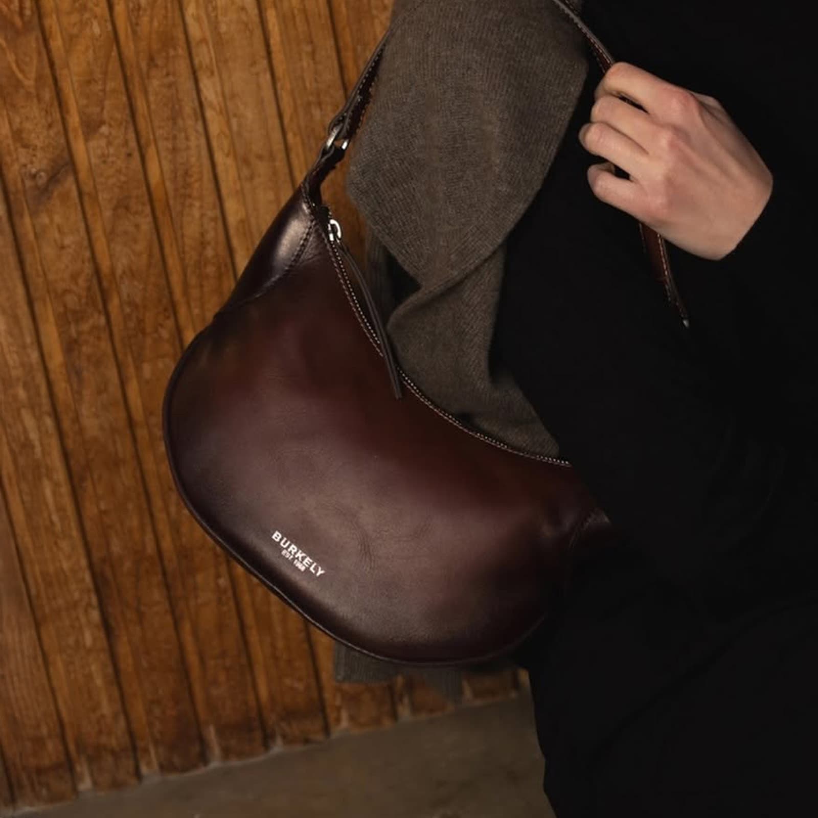 Crossbody kožená kabelka Burkely Estero, černá 6