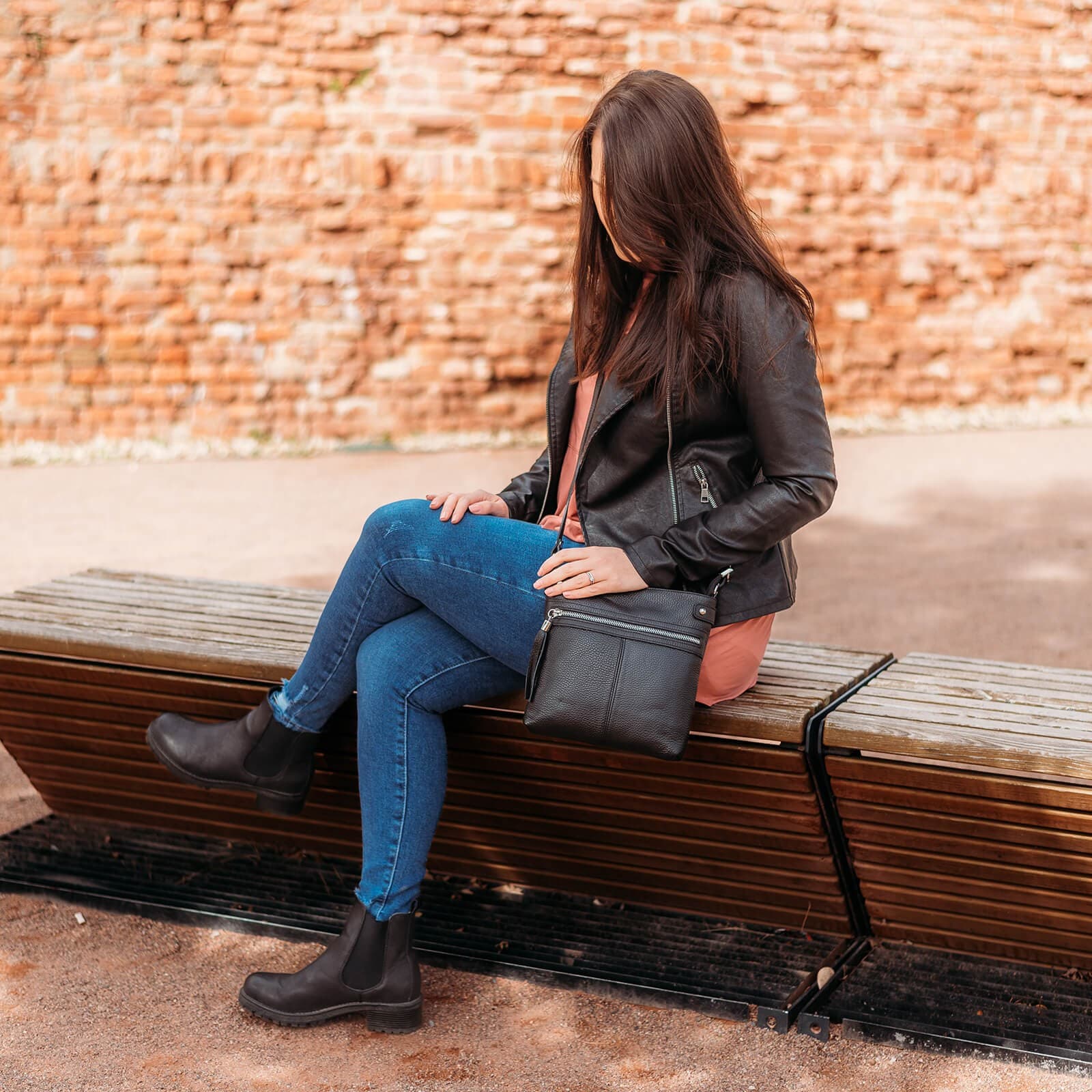 Kožená crossbody kabelka Italia Laura, černá 6