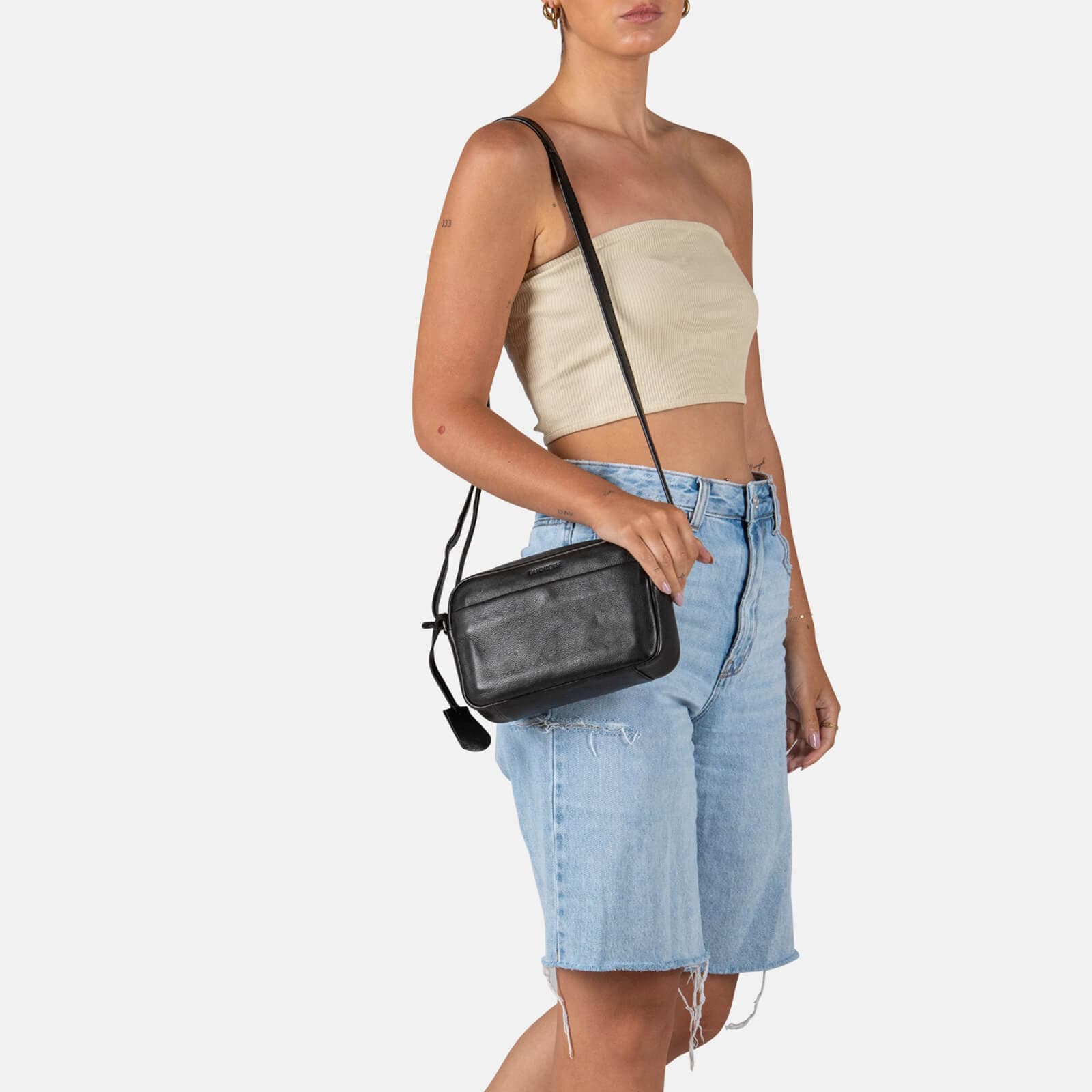 Crossbody kožená kabelka Burkely Cinte, černá 5