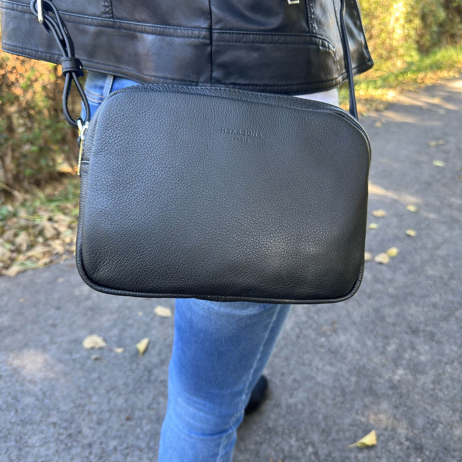 Kožená crossbody kabelka Hexagona Cecilie, černá 6