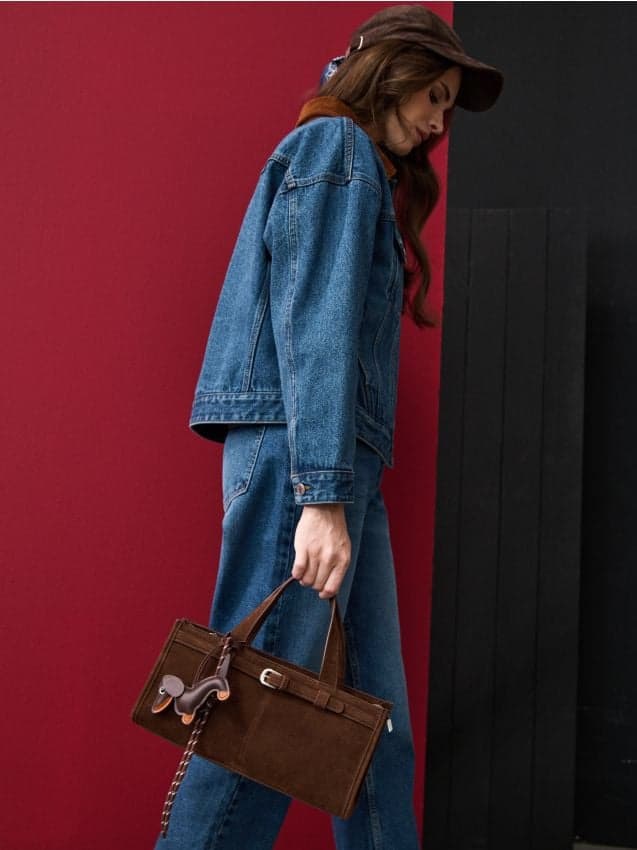 Crossbody kabelka z imitace semiše, hnědá