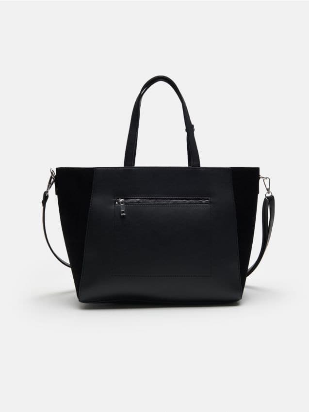 Shopper taška z imitace kůže s přívěskem, černá