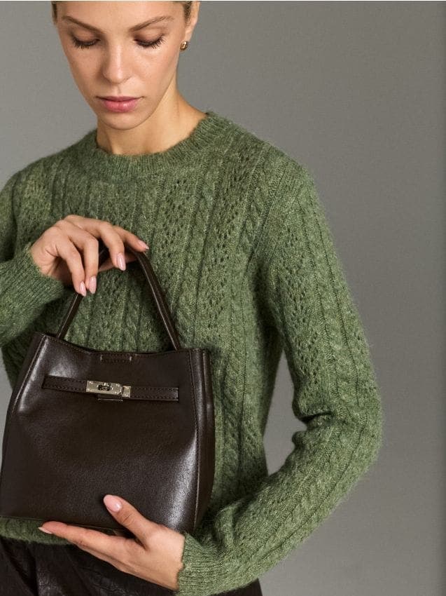 Kufříková kabelka s ramenním popruhem
