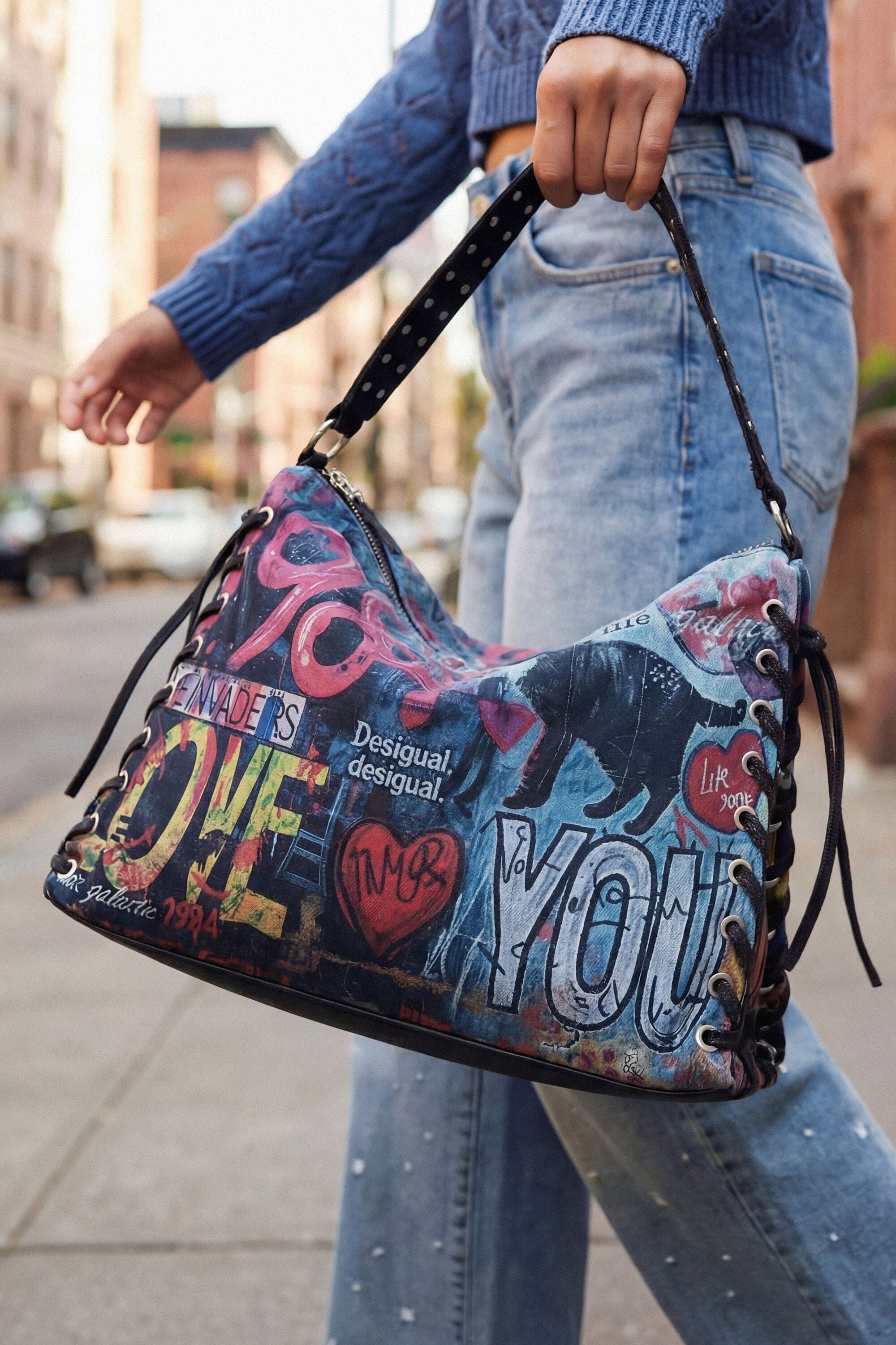 Velká graffiti taška Desigual