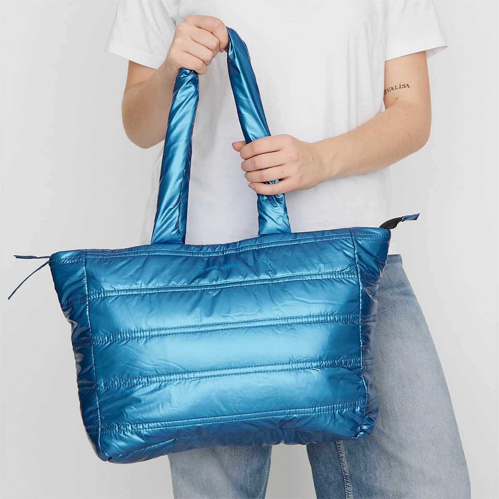 Lesklá shopper kabelka New Rebels Melani, modrá