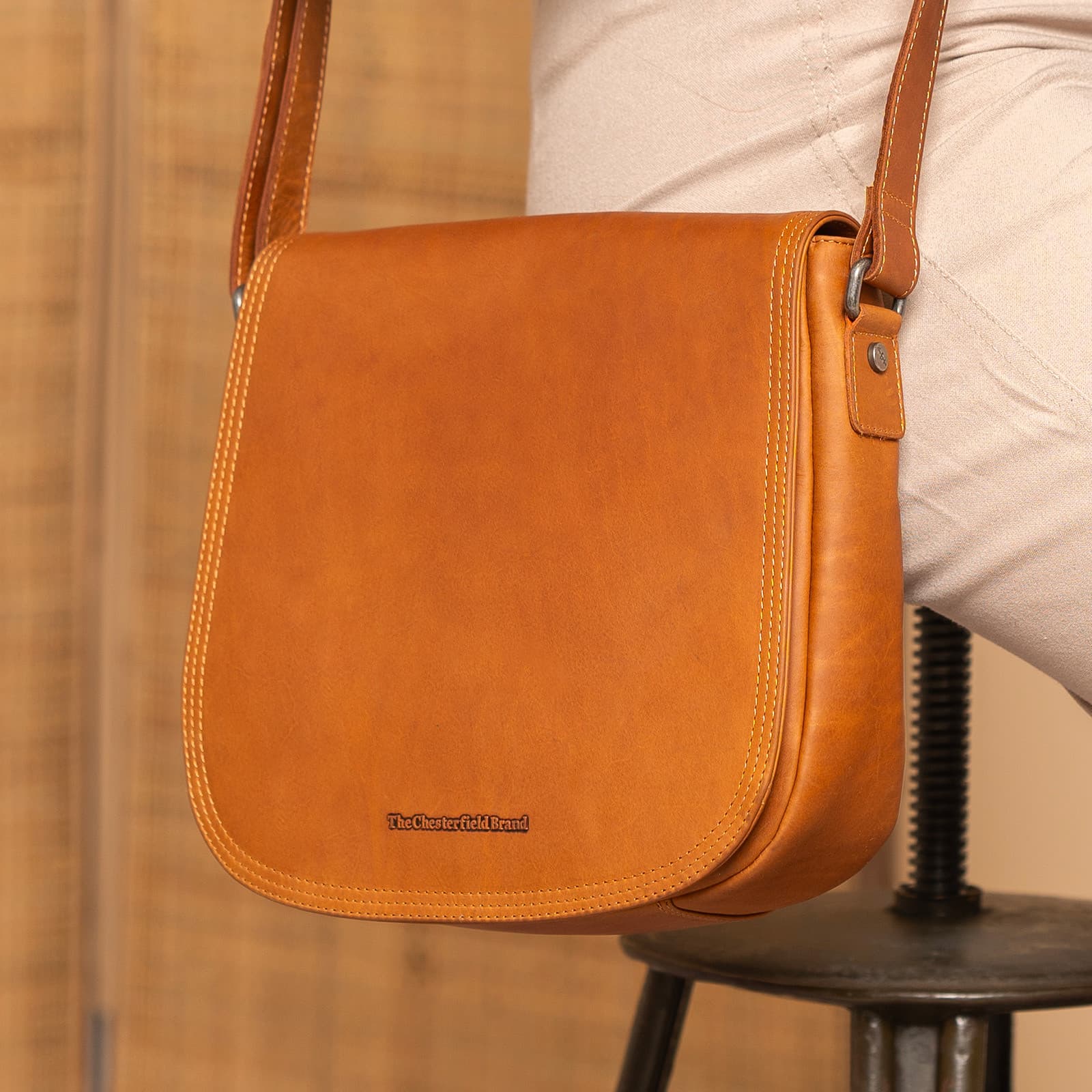 Kožená crossbody kabelka The Chesterfield Brand Martina, hnědá