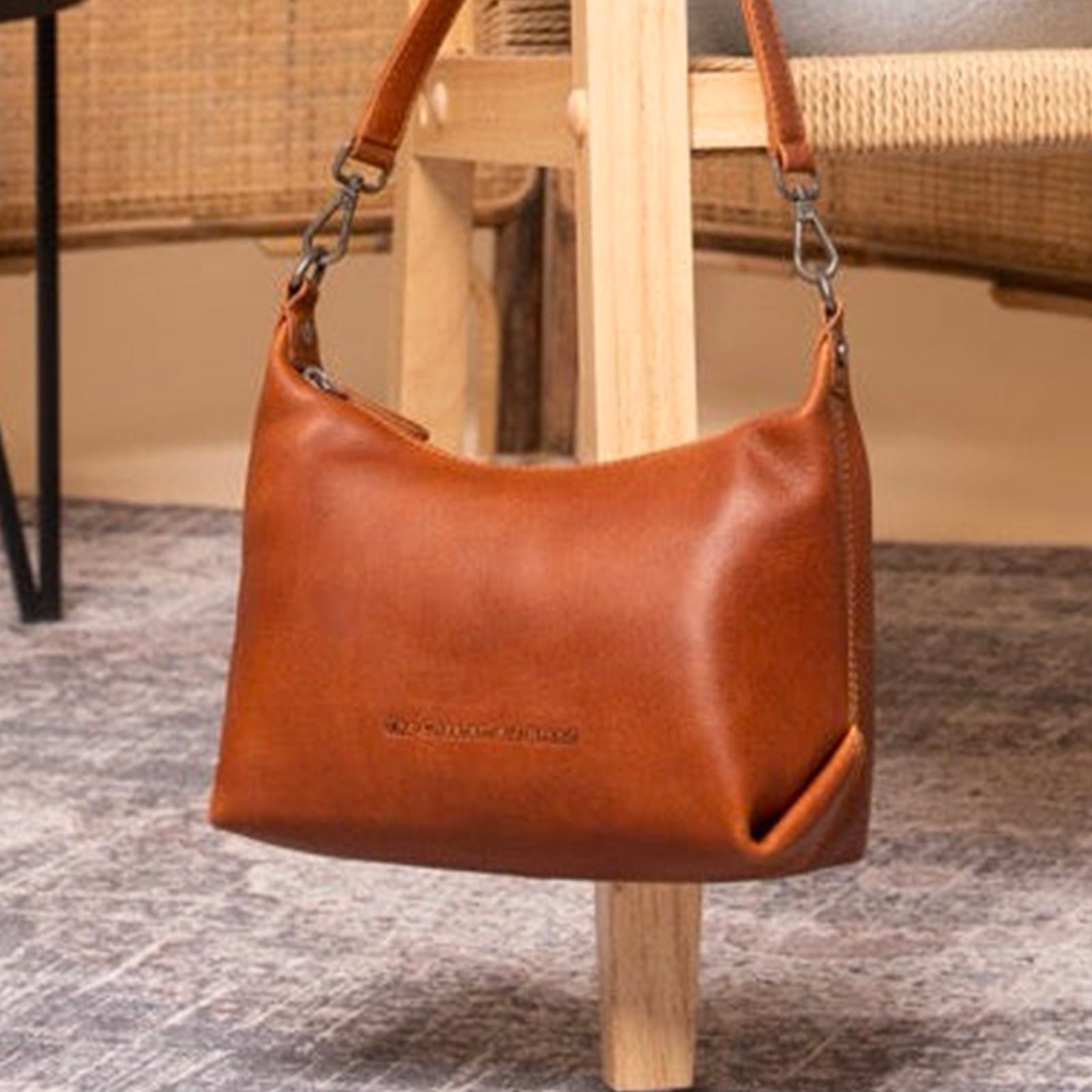 Kožená kabelka přes rameno The Chesterfield Brand Christi, hnědá